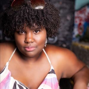 Meet your Posher, Akua